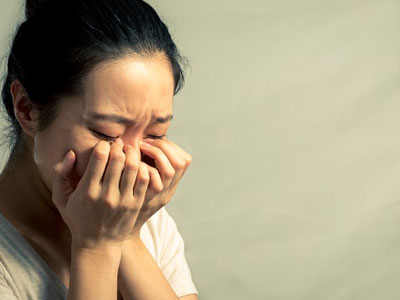 Tim tôi nghẹn thắt khi nhìn thấy lá thư vẻn vẹn một dòng của mẹ chồng viết trước khi bỏ đi