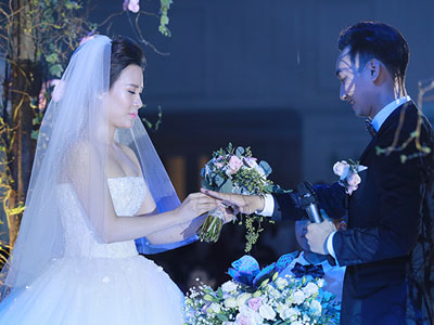 Vì sao MC Thành Trung và cô dâu Ngọc Hương công khai tài sản ngay tại lễ cưới?
