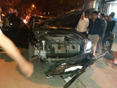 Xe Camry gây tai nạn liên hoàn: Vợ tài xế gào khóc xin lỗi