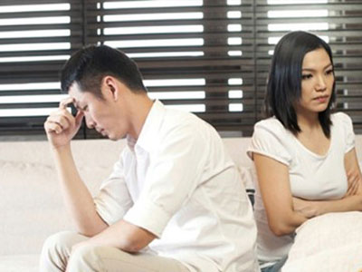 Chồng nghèo, đi ở nhờ bị vợ cấm thờ cúng bố mẹ