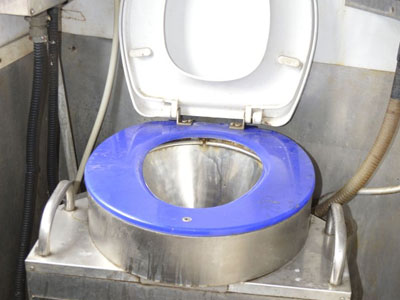 Tiếp bài "chấn động" nhà vệ sinh trên tàu: Dát vàng hay sao mà giá 230 triệu/bộ?