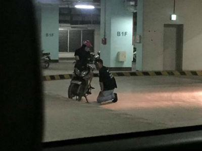 Quỳ gối nửa tiếng đồng hồ, bị tát liên tiếp vẫn không được bạn gái tha thứ