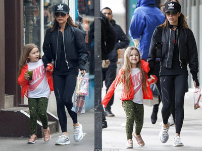 Victoria Beckham nổi bật khi ra phố cùng con gái