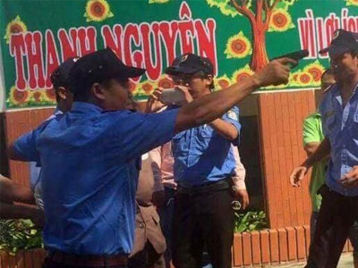 Chỉa súng, còng tay chủ trường ở Bình Thuận: Quản tài viên là ai?