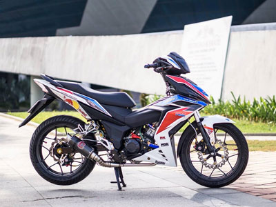 Honda Winner 150 dán tem phong cách môtô phân khối lớn ở Đà Nẵng