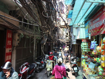 Bất tỉnh vì vướng dây điện mạng nhện