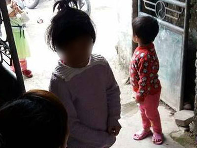 Bé gái 4 tuổi bị "bỏ quên" trong WC trường học: Giáo viên khẳng định không nhốt trẻ mà do bé đi lạc
