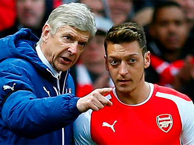 Ozil hỏi ngược báo chí về thông tin bị Arsenal bán hè này
