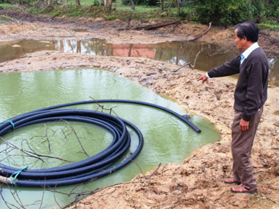 Rơi xuống hố nước công trình, hai anh em trai tử vong