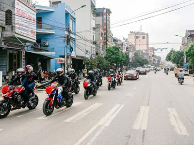 Dàn môtô phân khối lớn "rầm rộ" rước dâu tại Cao Bằng
