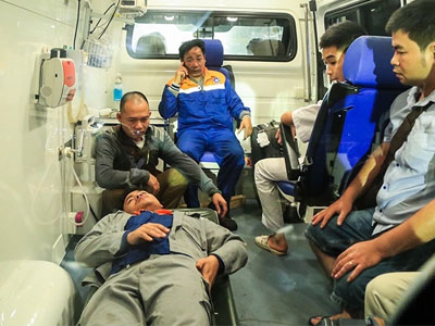 Đưa hai thuyền viên tàu Hải Thành 26 BLC bị chìm vào bờ an toàn