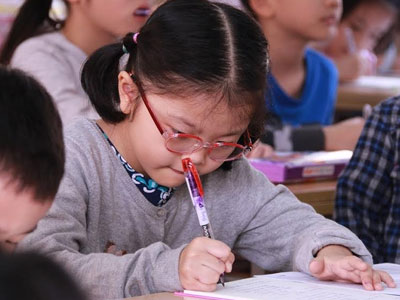 Lương 25 triệu vẫn chật vật với học phí của con