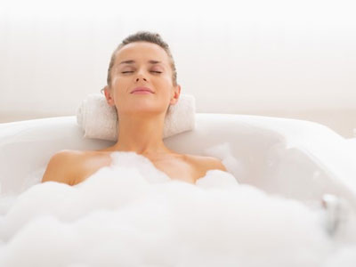 Tắm nước nóng có tác dụng như đạp xe