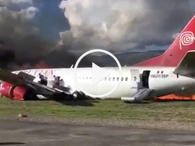 Video: Máy bay bốc cháy giữa không trung, 141 hành khách thoát chết