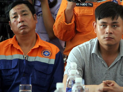 8 giờ chống chọi với sóng dữ của hai thuyền viên tàu Hải Thành
