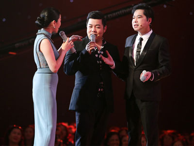 Bật cười với cảnh Lệ Quyên - Quang Lê dàn hàng ngang chực chờ thí sinh Bolero