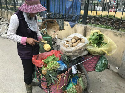 Đi xin cơm thừa, bà bán rau tiết kiệm 700 triệu làm hồi môn