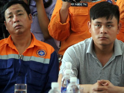 Đưa thuyền viên sống sót trở lại hiện trường tàu Hải Thành 26 bị chìm