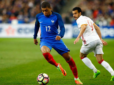 “Henry mới” Mbappe giá 112 triệu bảng: Real choáng váng