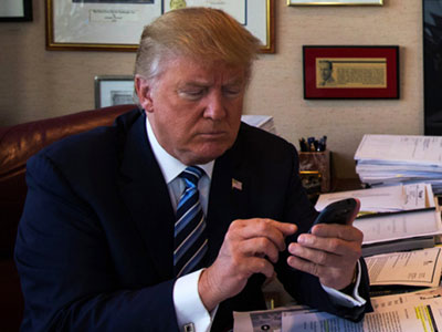 Nhà Trắng xác nhận Trump đổi điện thoại để tăng bảo mật