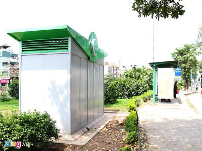 Nhà vệ sinh công cộng xây xong khóa cửa