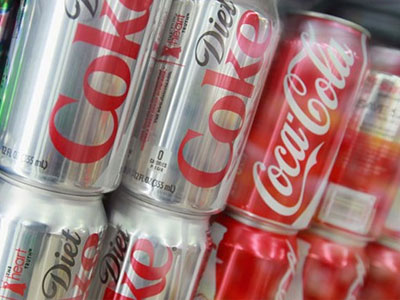 Phát hiện chất thải của người trong lon nhôm Coca-Cola