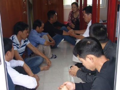 Thợ lặn gắn camera truyền trực tiếp cứu hộ tàu Hải Thành 26