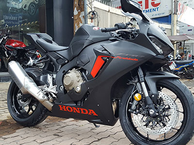 Honda CBR1000RR 2017 đầu tiên cập bến Việt Nam