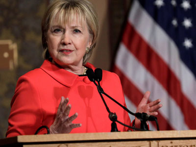 Bà Clinton chỉ trích ông Trump vì cắt giảm ngân sách Bộ Ngoại giao