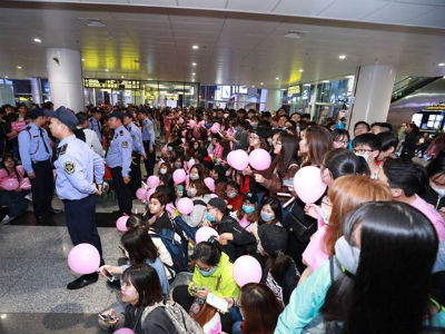 Ba thành viên SNSD đi cửa VIP 'tránh mặt' hàng trăm fan Việt