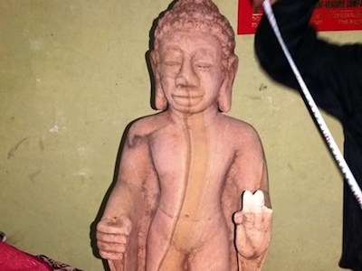 Đào đất làm vườn, phát hiện tượng Phật nghi cổ vật