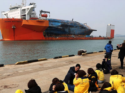 Phà Sewol đã cập bến cuối cùng sau 1.080 ngày
