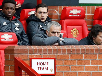 HLV Mourinho mắng phóng viên, kể tội 4 học trò