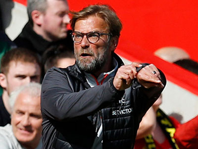 Klopp: "Đừng hát tên tôi khi trận đấu chưa kết thúc"