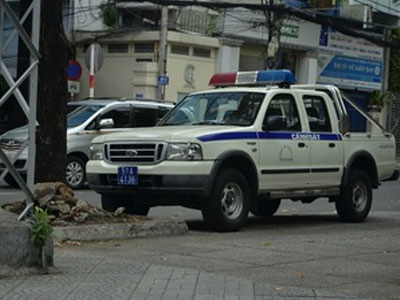 Ông Đoàn Ngọc Hải tạm dừng cuộc ra quân, ô tô lại đậu tràn vỉa hè
