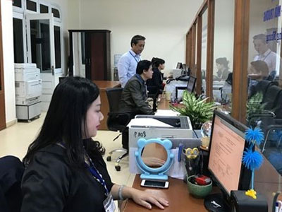 54% người dân cho rằng phải "lót tay" mới xin vào được Nhà nước