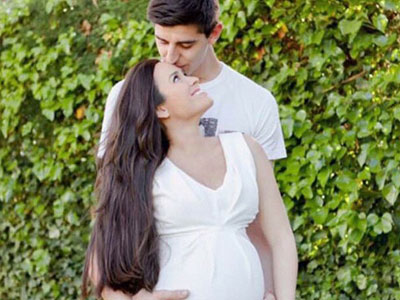 Chelsea mừng thầm vì Thibaut Courtois "chạy làng" sau khi bạn gái dính bầu