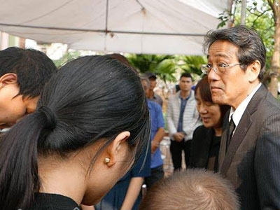 Đại sứ Nhật Bản tới thắp hương chia buồn cùng gia đình bé Nhật Linh