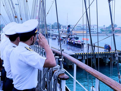 Tàu buồm 286 Lê Quý Đôn thăm Philippines và Brunei