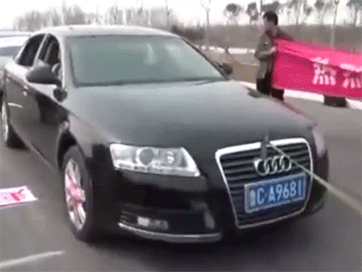 Video: Võ sư Trung Quốc dùng hạ bộ kéo 7 chiếc ôtô