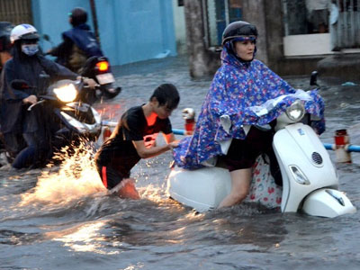 Mưa dông trái mùa ở Sài Gòn sẽ dữ dội và nguy hiểm trong tháng 4