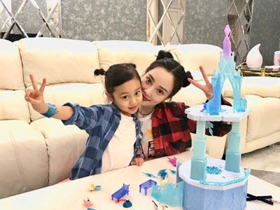 Những khoảnh khắc bình yên của sao bên con
