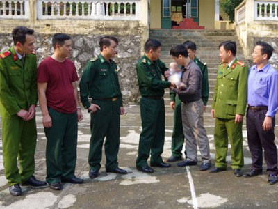 Thủ đoạn của nhóm bắt cóc bé gái bán sang Trung Quốc