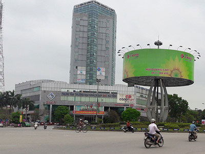 Truy bắt nghi phạm nổ súng bắn vào xe taxi khiến 2 người bị thương