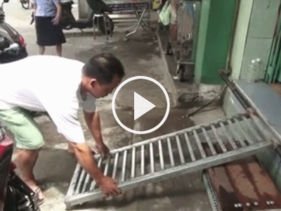 Video: Người Sài Gòn lắp thang sắt treo tường tránh chiếm vỉa hè