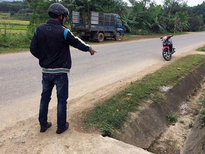 Xót xa bà ngoại vứt thi thể cháu bé sơ sinh bên lề đường ở Quảng Nam