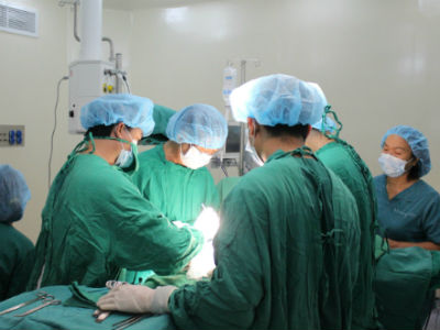 Lấy ruột non tạo thành dạ dày cho bệnh nhân ung thư