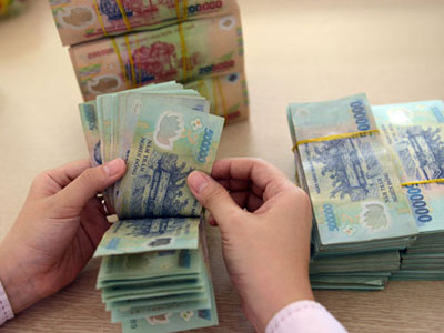 Nhà băng hứa thưởng 21 tháng lương, "làm giàu" cho cán bộ thuỷ chung