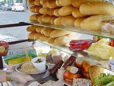 21 người ngộ độc sau khi ăn bánh mì