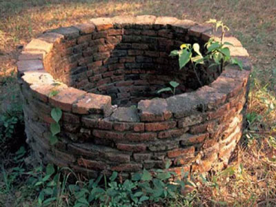 Bé gái sơ sinh mới 18 ngày tuổi ở Bình Thuận bị ném xuống giếng sâu
